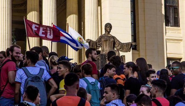 0 04 universitarios junto a la revolucion
