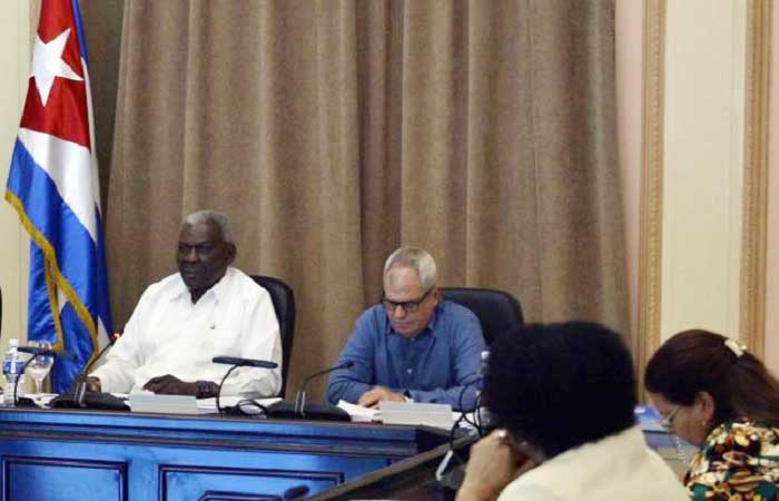  Esteban Lazo Hernández, President of that Body, chaired the meeting alon the Cuban President.