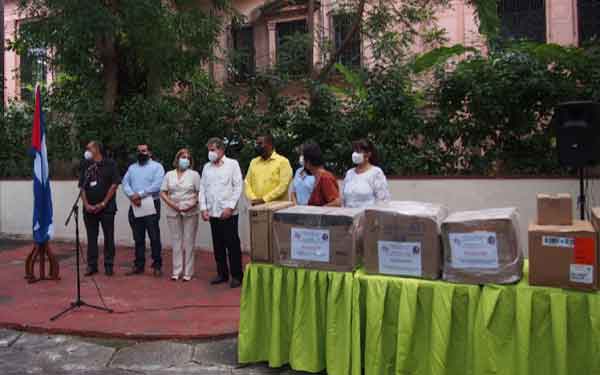 Symbolic reception of the donation, held at the Casa de la Amistad, in Havana.