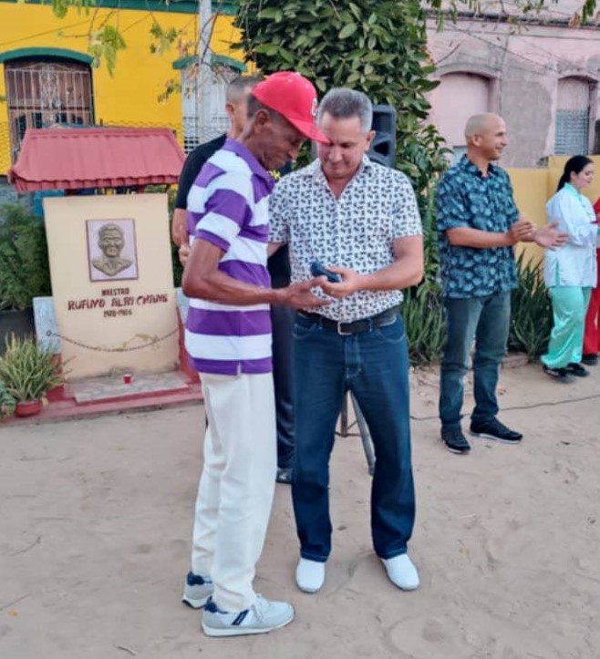 reconocimientos en escuela de artes marciales Puerto padre