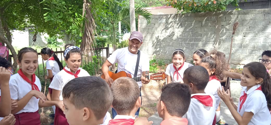 Instructor de arte Yuslier Lozada