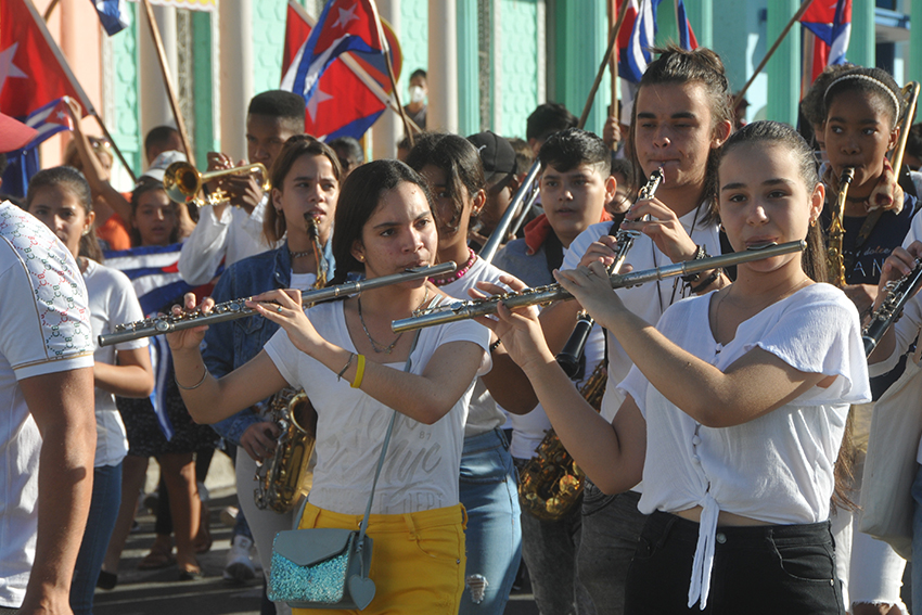 desfile martiano adolescentes