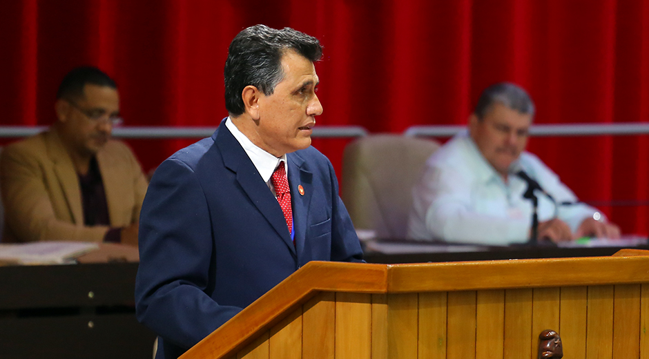 Jaime Ernesto Chiang Vega, provincial governor, presented the report to the Parliament.