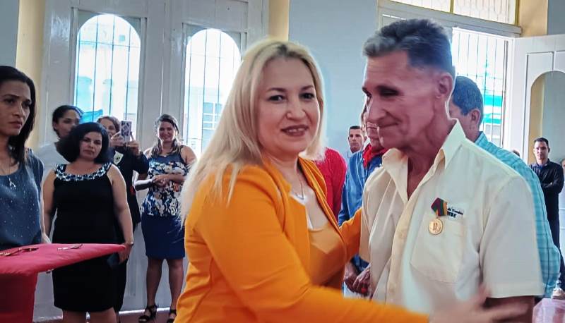 Honrar2 acto condecoraciones CTC Las Tunas Primero de Mayo