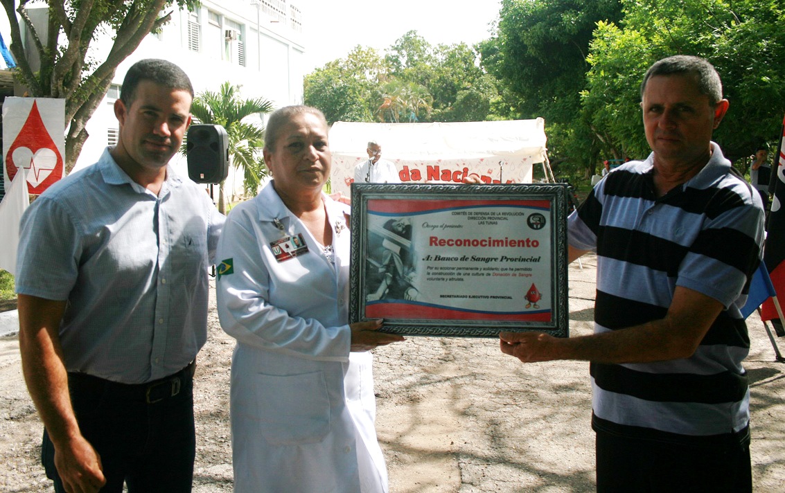Agasajos1. Homenajes a donates voluntarios de sangre Las Tunas