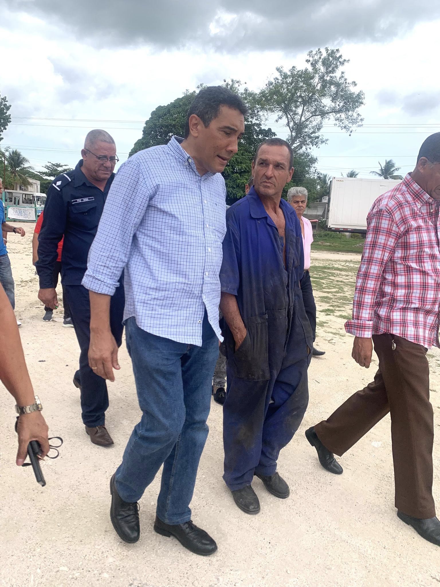 Eduardo Rodríguez Dávila, Cuban Minister of Transport, toured facilities in Las Tunas.